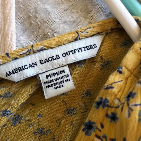 A blouse - Picture 3 of 4